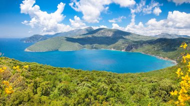 Yunanistan 'ın Agia Kiriaki kenti yakınlarındaki Doğa Koyu' nda güzel panoramik manzara.