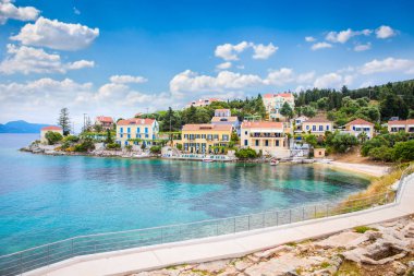 Yunanistan 'ın Kefalonia İyon adasındaki Fiskardo köyü.