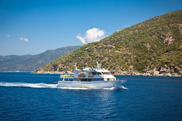 Barca Turistica Halkidiki Grecia Barca Trasporta Turisti Intorno Alla Penisola — Foto Stock