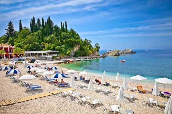 Yunanistan Parga Kentindeki Yon Denizi Üzerindeki Güzel Şehir Kumsalı — Stok fotoğraf