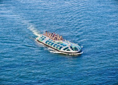 Tokyo körfezindeki su otobüsü dünyanın en görkemli toplu taşımacılarından biridir. Japonya.