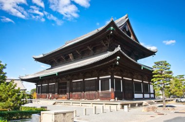 Tofuku-ji, Kyoto, Japonya 'da Higashiyama-ku' da bulunan bir Budist tapınağıdır. Tofuku-ji adını Nara, Todai-ji ve Kofuku-ji 'deki iki tapınaktan alır..