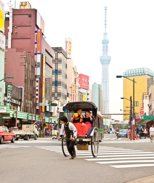 Tokyo Japan Oct 2014 Jinrikisha Körs Oidentifierad Förare Som Transporterar — Stockfoto