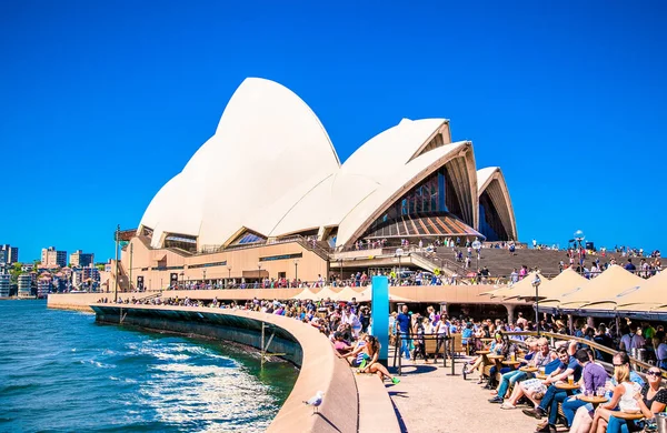 シドニー オーストラリア 2014年12月21日 Iconic Sydney Opera Houseは バーや屋外レストランも含まれるマルチ会場の舞台芸術センターです 2014年12月21日オーストラリア シドニー — ストック写真