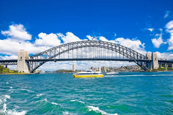 シドニーのハーバーブリッジ オーストラリアの有名なランドマーク — ストック写真