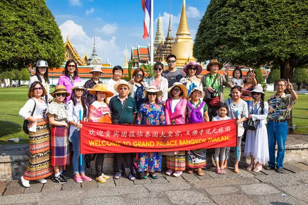 Bangkok Tailandia Enero 2016 Turistas Identificados Templo Wat Phra Kaew —  Fotos de Stock