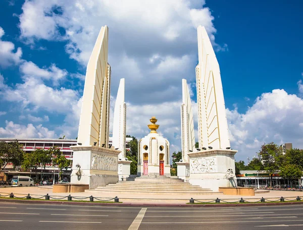 Monumento Alla Democrazia Ratchadamnoen Klang Road Nel Distretto Phra Nakhon — Foto Stock