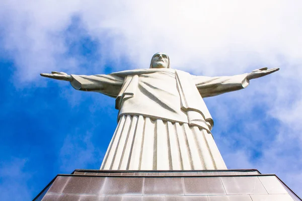 Rio Janeiro Brazylia Kwietnia 2015 Pomnik Chrystusa Odkupiciela Stoi Jasnym — Zdjęcie stockowe