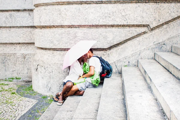 Rio Janeiro Dubna 2015 Milující Zamilovaný Pár Sedí Ulici Dubna — Stock fotografie