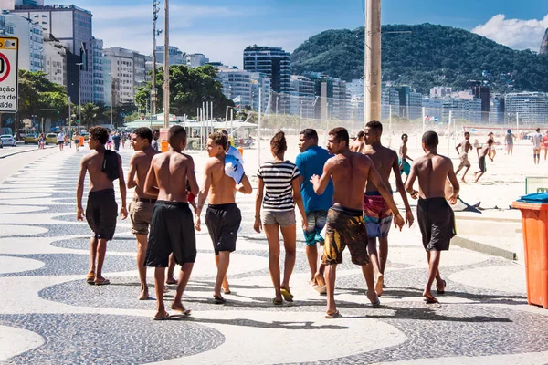 Rio Janeiro Brasil Abril 2015 Jóvenes Vándalos Rencorosos Caminan Por — Foto de Stock