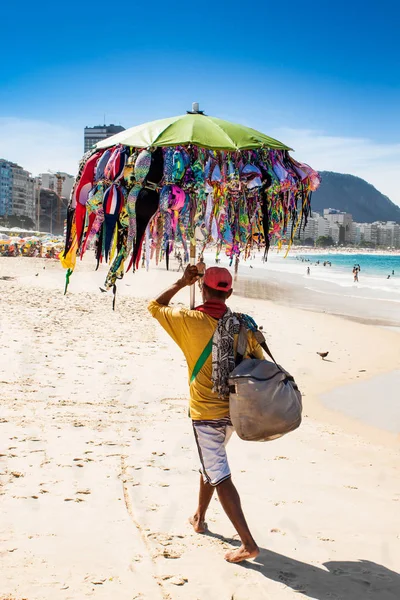 Рио Жанейро Бразил Апреля 2015 Года Бразильский Уличный Торговец Продаёт — стоковое фото