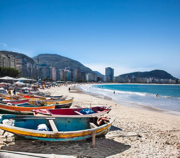 Рио Жанейро Бразил Апреля 2015 Года Ряд Красочных Лодок Пляже — стоковое фото