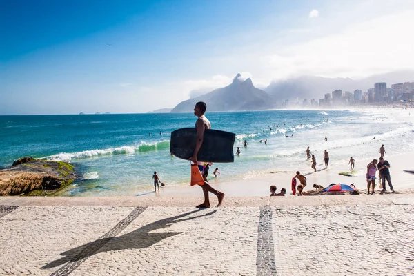 Рио Жанейро Бразил Апреля 2015 Года Бразильский Серфер Идущий Доской — стоковое фото