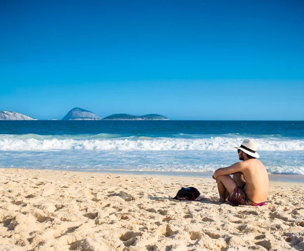 Рио Жанейро Бразил Апреля 2015 Года Бразильский Шляпой Отдыха Пляже — стоковое фото