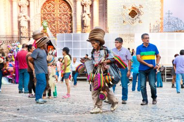  Texco, Meksika- 21 Kasım 2015; Meksika, Latin Amerika'da Texco geleneksel sömürge şehrin tarihi merkezinde ana plaza hat satıcı.