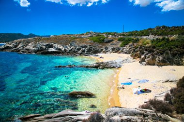 Halkidiki, Yunanistan Sithonia doğu kıyısında Güzel Valti plaj.