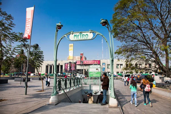 Ciudad México México Dic 2015 Gente Entra Estación Metro Zócalo — Foto de Stock