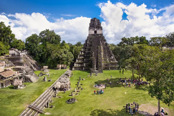 Touristen Auf Dem Gran Plaza Der Archäologischen Stätte Tikal Guatemala — Stockfoto