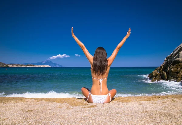 Женщина Отдыхает Наслаждается Пляже Греция — стоковое фото