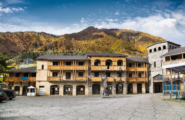 Hout Stenen Gebouwen Het Centrum Van Mestia Plein Piazza Georgia — Stockfoto