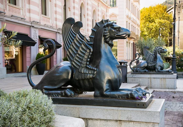 Tbilisi Georgia Oct 2016 Estátua Griffin Antiguidades Iranianas Praça Liberdade — Fotografia de Stock