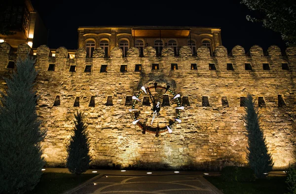 Παρακολουθήστε Τον Αρχαίο Τοίχο Φρουρίου Στην Παλιά Πόλη Του Μπακού — Φωτογραφία Αρχείου