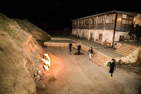 Baku Azerbeijan Oct 2016 Tourists Burning Mountain Yanar Dag Oct — Stock Photo, Image