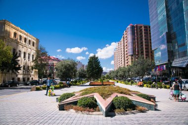 Bakü, Azerbaycan-3 Ekim 2016:3 Ekim 2016 tarihinde Bakü'de Xocali prospekti parkı, Azerbaycan. Avrupa.
