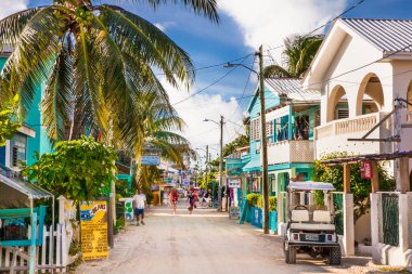 Caye Caulker Belize - 18 Aralık 2015: Playa Asuncion sokak Caye Caulker Adası'nda 18 Aralık itibariyle. 2015, Belize, Orta Amerika.