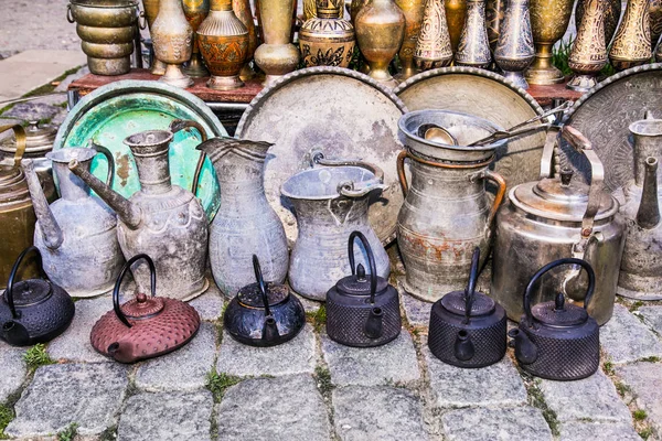 Vieux Oriental Antiquités Barass Jungs Vases Sur Marché Rue Bakou — Photo