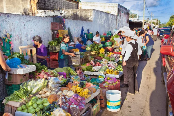 Chetumal メキシコ 12月 2015 2015年12月16日 メキシコのチェトゥマルで緑の野菜市場の人々 — ストック写真