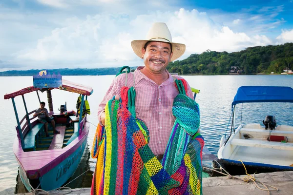 Flores Guatemala Prosinec 2015 Neznámý Guatamalian Houpací Sítě Prodejce Dne — Stock fotografie