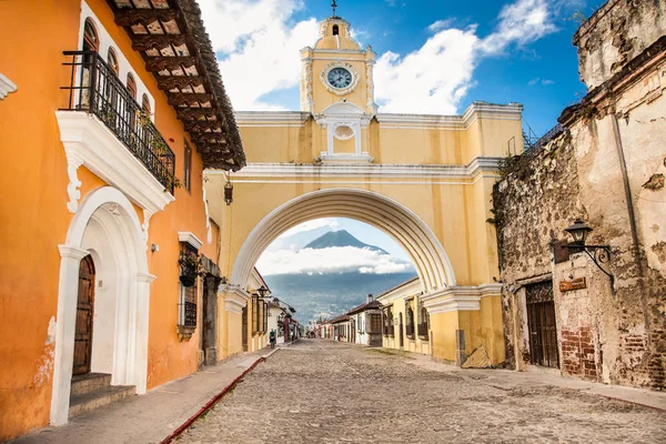 Arco Santa Catalina Maisons Coloniales Dans Tha Vue Sur Rue — Photo