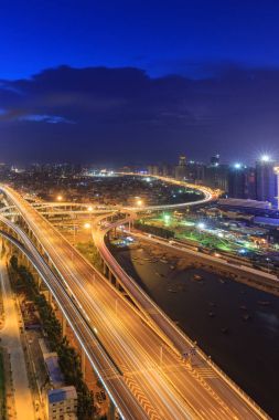 Xiamen Xinglin Köprüsü'nde gece, Çin