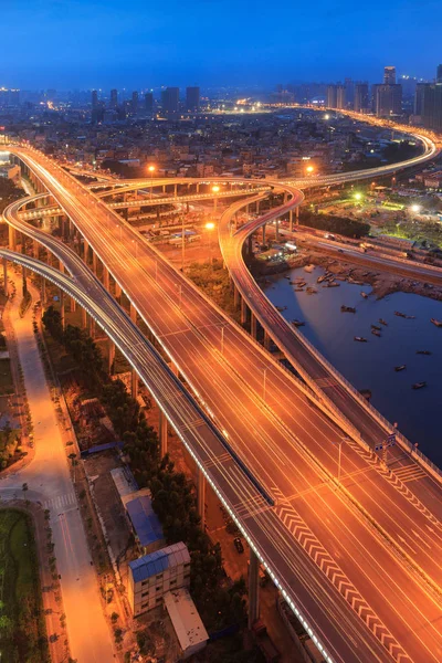 Xiamen Xinglin Köprüsü'nde gece, Çin