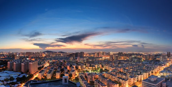 Xiamen Doğu Dağ Villa Akşamı