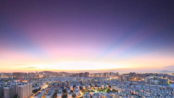 Xiamen Doğu Dağ Villa Akşamı