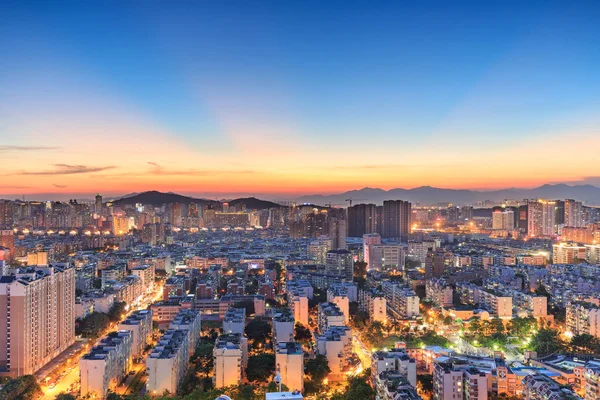 Xiamen Doğu Dağ Villa Akşamı