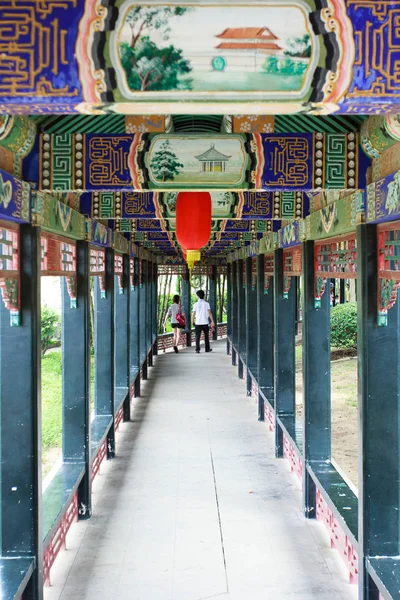 Geleneksel Çin mimarisi, koridor boyunca ayağı