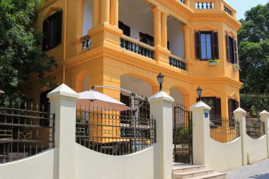 Sarı bina Gulangyu Adası'nda