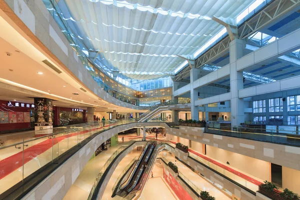 Interior del centro comercial Zhonghua — Foto de Stock