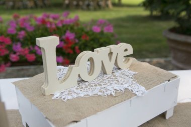 Aşk bir düğün günde yazma ahşap dekorasyon