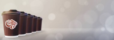 Kahve kaldı. Kahve dalgalanma Bokeh gri arka plan su bardağı