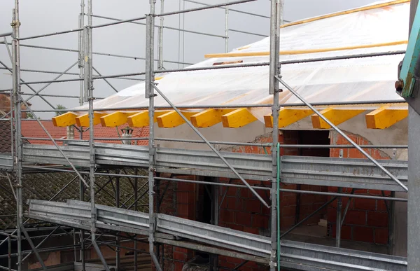 Construction site erect scaffolding — Stock Photo, Image