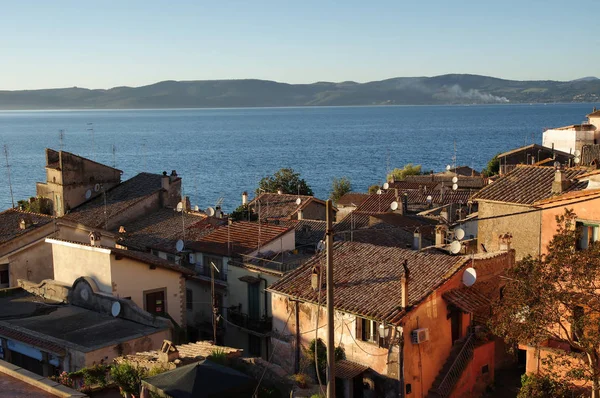 Anguillara town on Bracciano lake — Stock Photo, Image