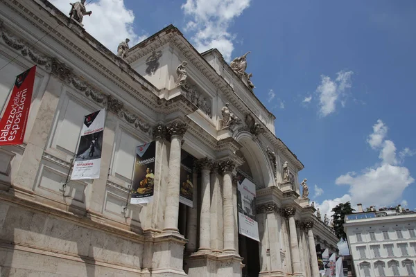 Palazzo delle Esposizioni neoklasycystycznym centrum wystawowego w Rzymie — Zdjęcie stockowe