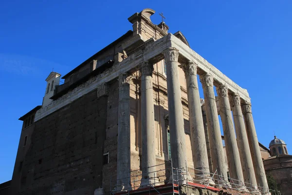 Antoninus Tapınağı Roma — Stok fotoğraf