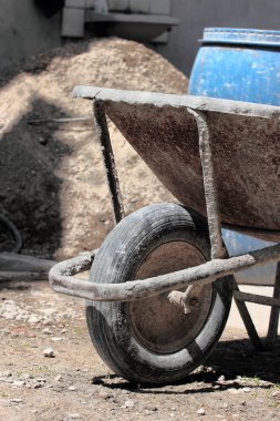 el arabası inşaat sitesinde