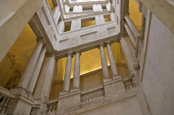 Лестница Бернини в Палаццо Барберини — стоковое фото