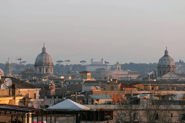 Cúpula y tejados de Roma — Foto de Stock